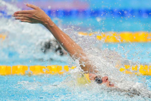 游泳世锦赛：澳大利亚选手获女子200米仰泳冠军