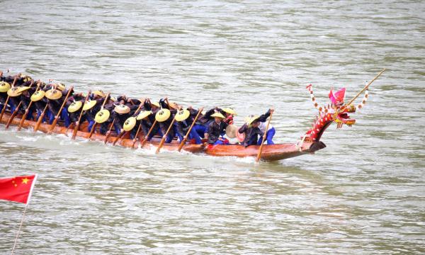 貴州臺江:清水江畔龍舟競渡