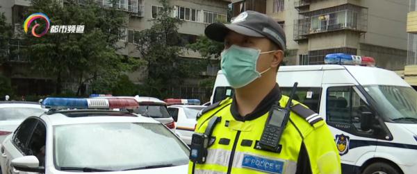 疼！小婴儿睡觉被黄鼠狼咬伤！幸好交警紧急护送就医
