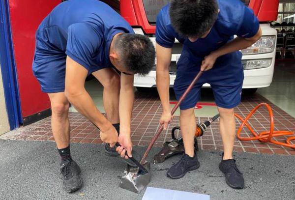杭州小伙着急买车，竟冲进消防站！不久拎了一袋钱就往外跑！网友惊了：怎么做到的…