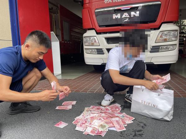 杭州小伙着急买车，竟冲进消防站！不久拎了一袋钱就往外跑！网友惊了：怎么做到的…