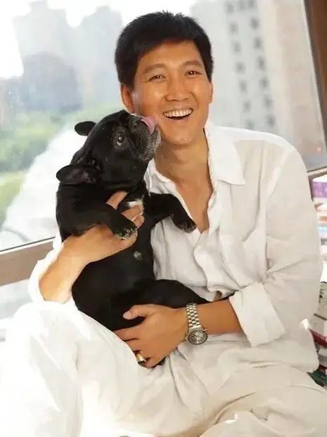 演员李崇霄不幸离世，不久前还在拍戏，女儿发文送别