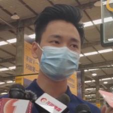 男子打球突然倒地不醒，关键时刻，球友用AED救回一命