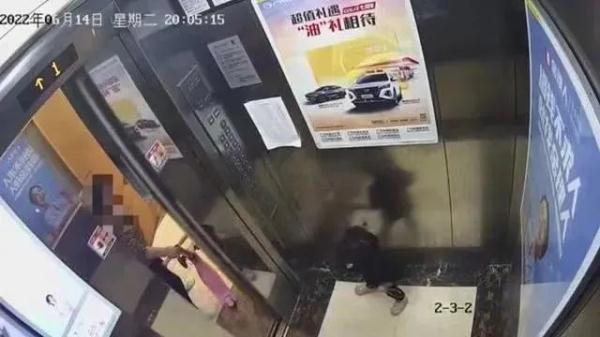 杭州女童被保姆遗留电梯致坠楼身亡，警方：以过失致人死亡刑事立案