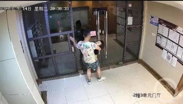 杭州女童被保姆遗留电梯致坠楼身亡，警方：以过失致人死亡刑事立案