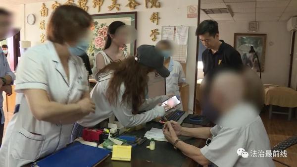 广西20岁美女祛痘不成反“烂脸 ” 要索赔！美容院：放弃治疗后果自负！