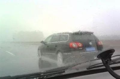 安全提示 | 暴雨中出行,这些技巧关键时能救命 安全提示 | 暴雨中出行,这些技巧关键时能救命