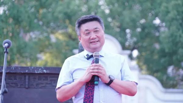 “网红校长”唐江澎的毕业寄语又火了!他的这番话对每个孩子都适用 “网红校长”唐江澎的毕业寄语又火了!他的这番话对每个孩子都适用