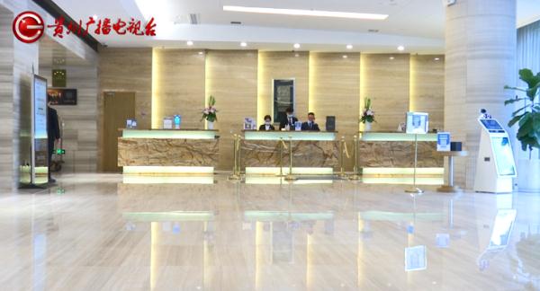 爱犬暂存不慎走丢，酒店方提出赔偿3000，女子拒绝：我花了十来万