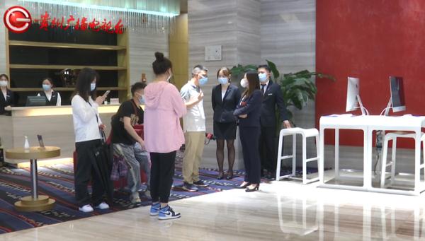 爱犬暂存不慎走丢，酒店方提出赔偿3000，女子拒绝：我花了十来万