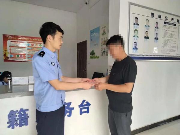 男子轻信网贷被骗 民警快速出击止损获赠锦旗