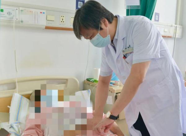 全国首例！父母分别捐出1颗肾脏救双胞胎女儿