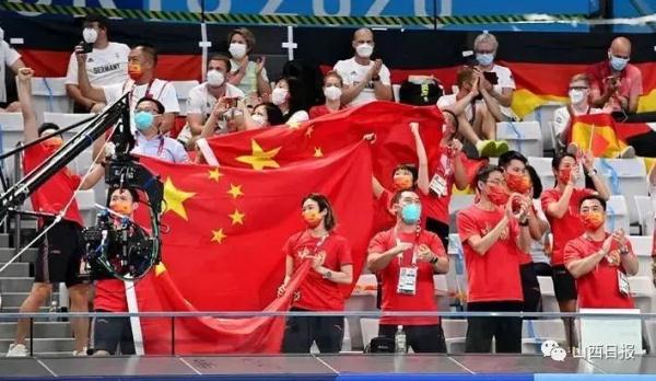 一米板!李亚杰!山西第一个女子跳水世界冠军腾空而起 一米板!李亚杰!山西第一个女子跳水世界冠军腾空而起