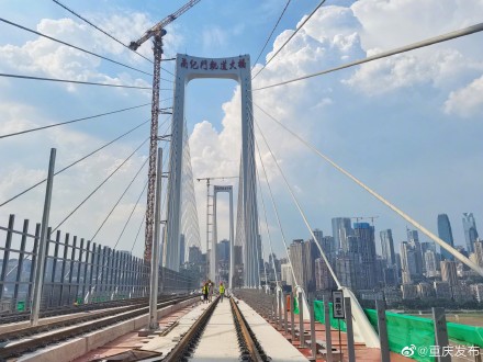 10号线二期南滨路至鲤鱼池段实现“轨通” 10号线二期南滨路至鲤鱼池段实现“轨通”