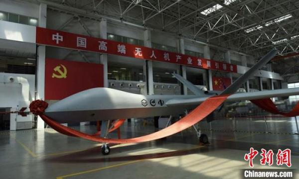 四川成都:首架翼龙﹣2民用无人机顺利下线 四川成都:首架翼龙﹣2民用无人机顺利下线