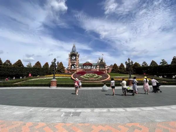 “我的快乐回来了!”上海迪士尼游乐项目排队基本在5分钟内 “我的快乐回来了!”上海迪士尼游乐项目排队基本在5分钟内