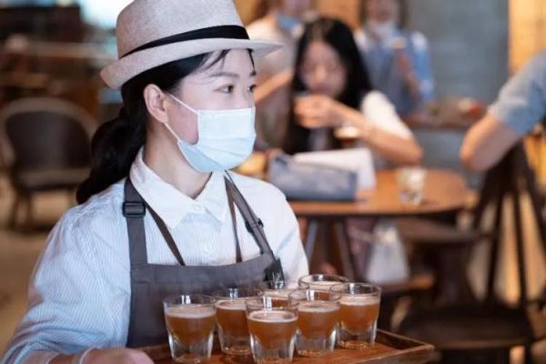 上海恢复堂食首日，餐厅出现“爆单”