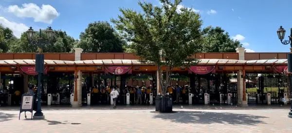 “我的快乐回来了!”上海迪士尼游乐项目排队基本在5分钟内 “我的快乐回来了!”上海迪士尼游乐项目排队基本在5分钟内