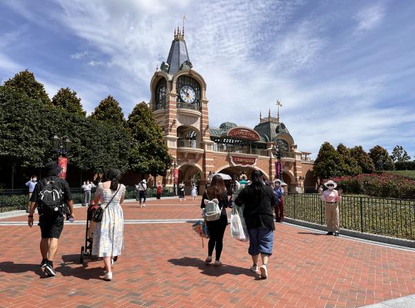 “我的快乐回来了!”上海迪士尼游乐项目排队基本在5分钟内 “我的快乐回来了!”上海迪士尼游乐项目排队基本在5分钟内