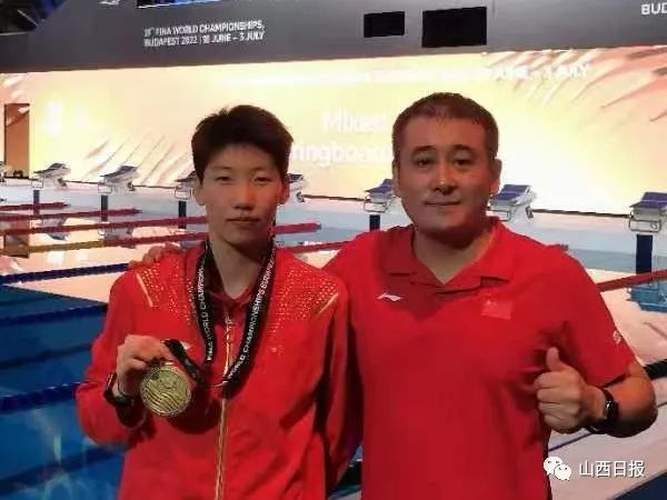 一米板!李亚杰!山西第一个女子跳水世界冠军腾空而起 一米板!李亚杰!山西第一个女子跳水世界冠军腾空而起