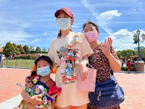 “我的快乐回来了!”上海迪士尼游乐项目排队基本在5分钟内 “我的快乐回来了!”上海迪士尼游乐项目排队基本在5分钟内