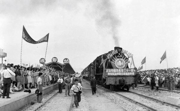 车轮滚滚，汽笛长鸣！成渝铁路通车70年