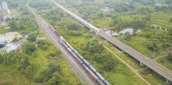 车轮滚滚，汽笛长鸣！成渝铁路通车70年
