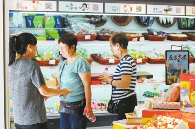 疫情反复，堂食被束缚住手脚，餐饮业打开思路：摆摊、搞团购、研发预制菜……