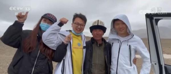 “亮出党员徽章”的新疆大叔感动全网