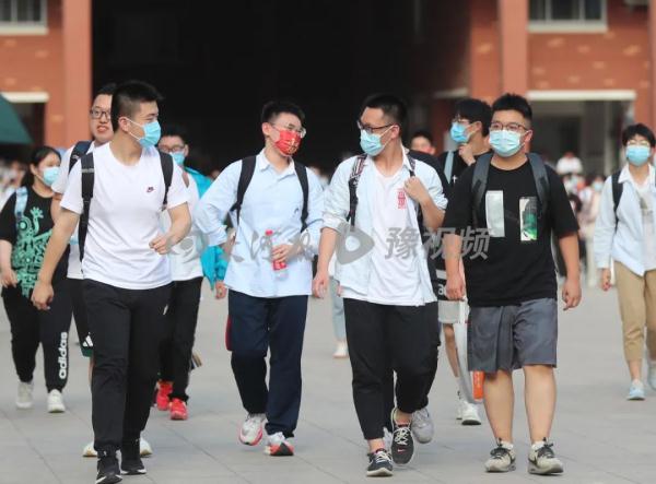 专家？捡漏？上万元的高考志愿填报服务真能帮孩子创造报考奇迹？