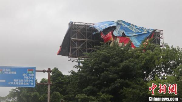 台风“暹芭” 挟狂风暴雨正面袭击广东茂名