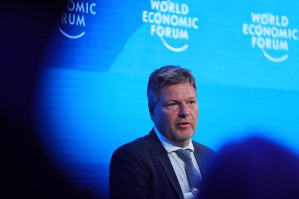 �¹�Һ����Ȼ����ʱ����վ�����������