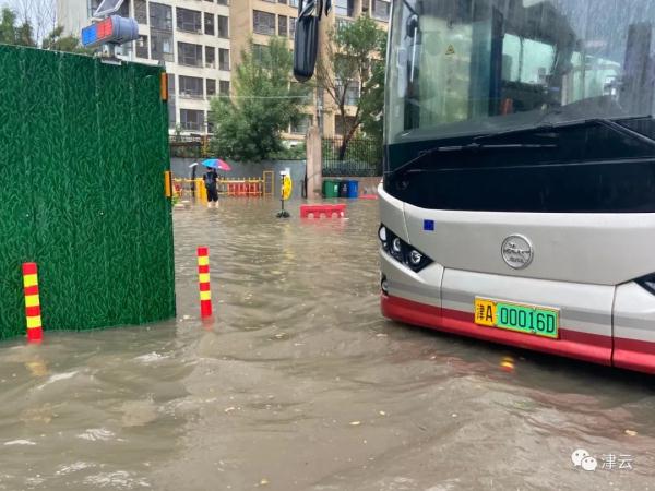 天津这个区暴雨预警升级！最新路况如何→