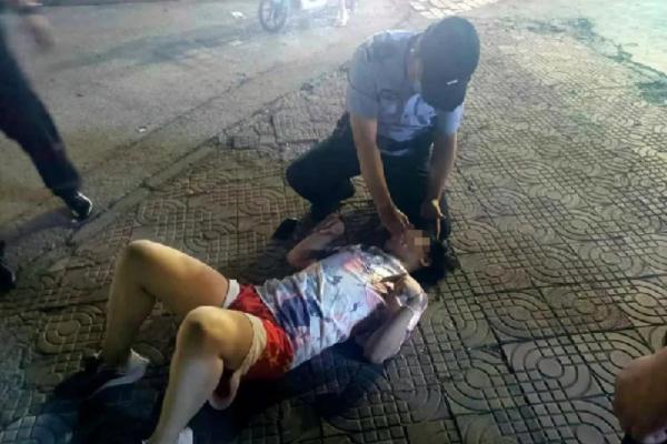高温酷暑保平安 | 男子夜跑晕倒，民警及时救助脱险