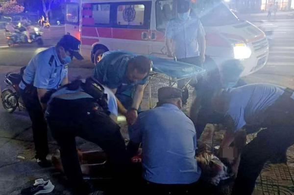 高温酷暑保平安 | 男子夜跑晕倒，民警及时救助脱险