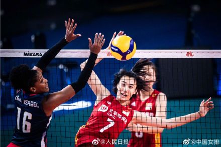 为姑娘们加油！中国女排最后一场预赛