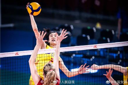 为姑娘们加油！中国女排最后一场预赛