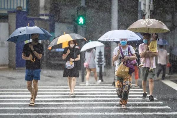 黄埔今早出现龙卷风！台风远离了，为啥还是雨雨雨不停？