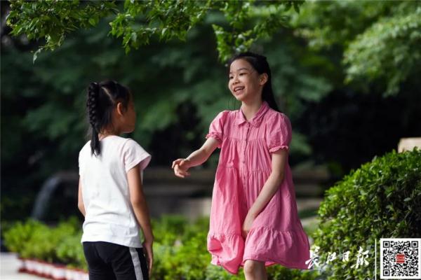 9岁女孩练了5年芭蕾后，妈妈发现……