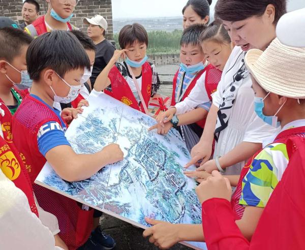 秦皇岛：给娃娃讲述保护长城的故事