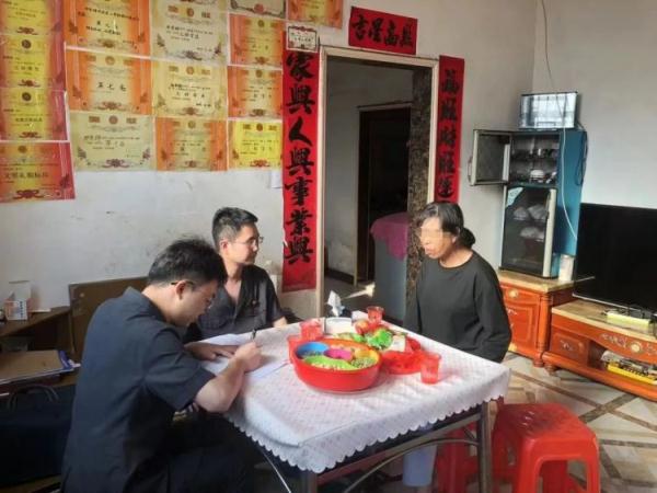 女子转移11.2万存款却拒付孩子抚养费3600元，法院：罚款1万，强制执行！