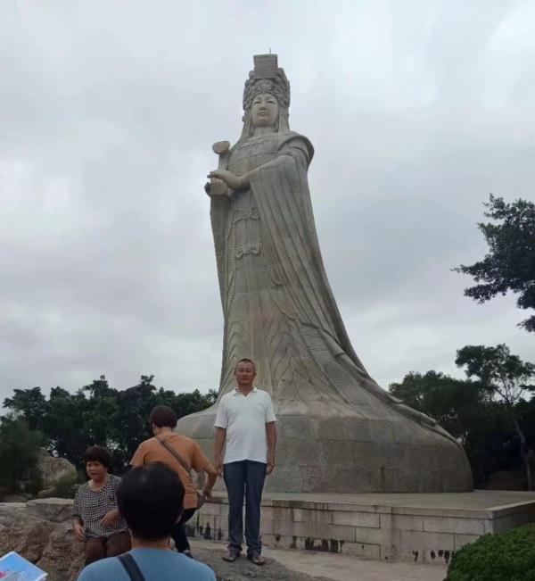 海浪卷走4岁女童,这场与大海抢人的“战斗”,他们赢了! 海浪卷走4岁女童,这场与大海抢人的“战斗”,他们赢了!