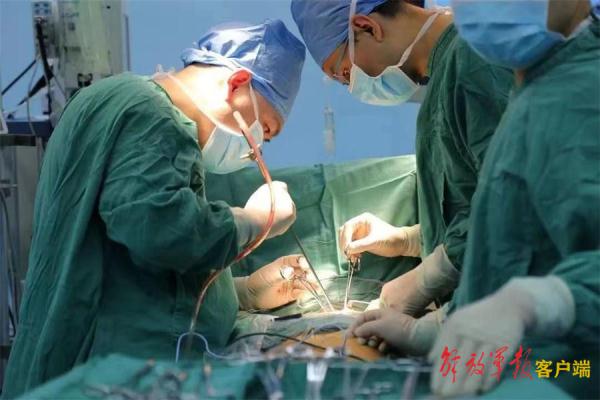 奋斗者·正青春丨人民好军医，就是他这样