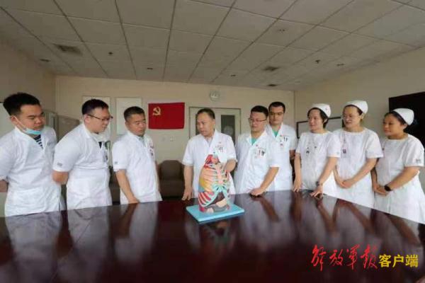 奋斗者·正青春丨人民好军医，就是他这样