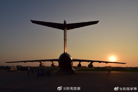 运-20高清壁纸！夕阳下到底有多美