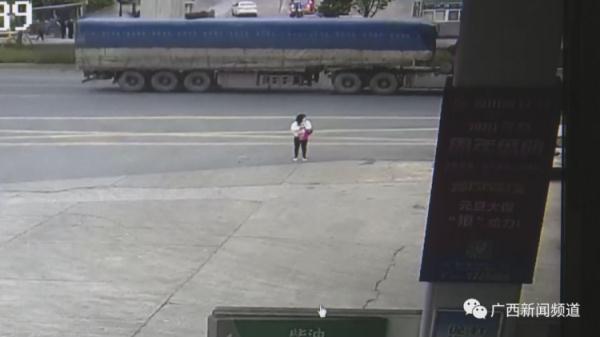 女子搭乘“黑车”失联，路线诡异，民警顺藤摸瓜揭开惊人内幕