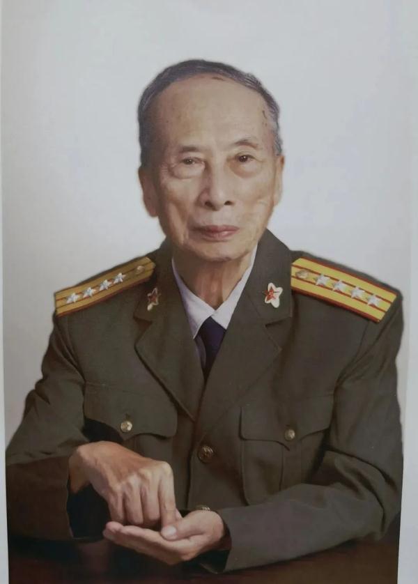 86岁“两弹一星”研究员拿下驾照,上个月刚参加了毕业典礼...... 86岁“两弹一星”研究员拿下驾照,上个月刚参加了毕业典礼......