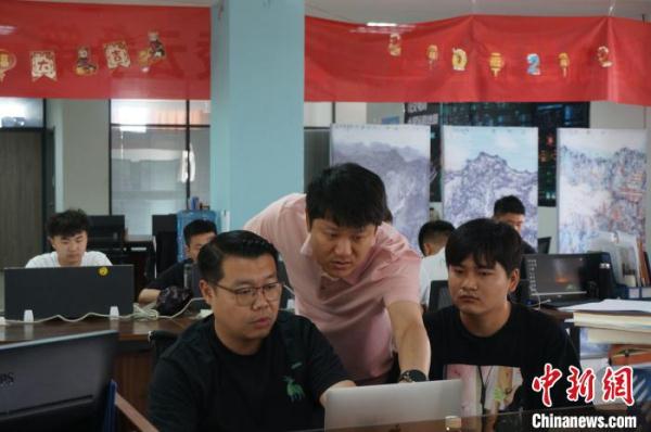 复活《帝后礼佛图》的“80后”:用心讲述中国故事 复活《帝后礼佛图》的“80后”:用心讲述中国故事