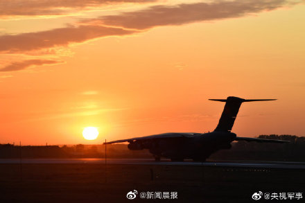 运-20高清壁纸！夕阳下到底有多美