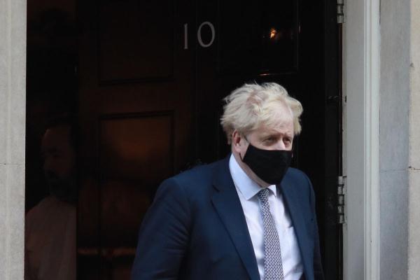 又有官员请辞 英国首相仍坚持自己“不辞职”